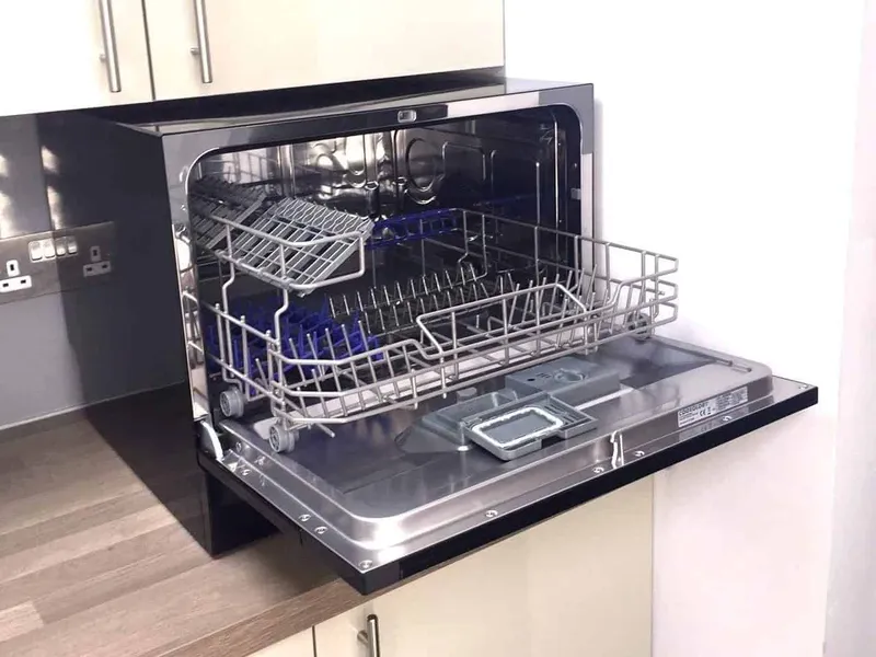 Compact counter-top dishwasher