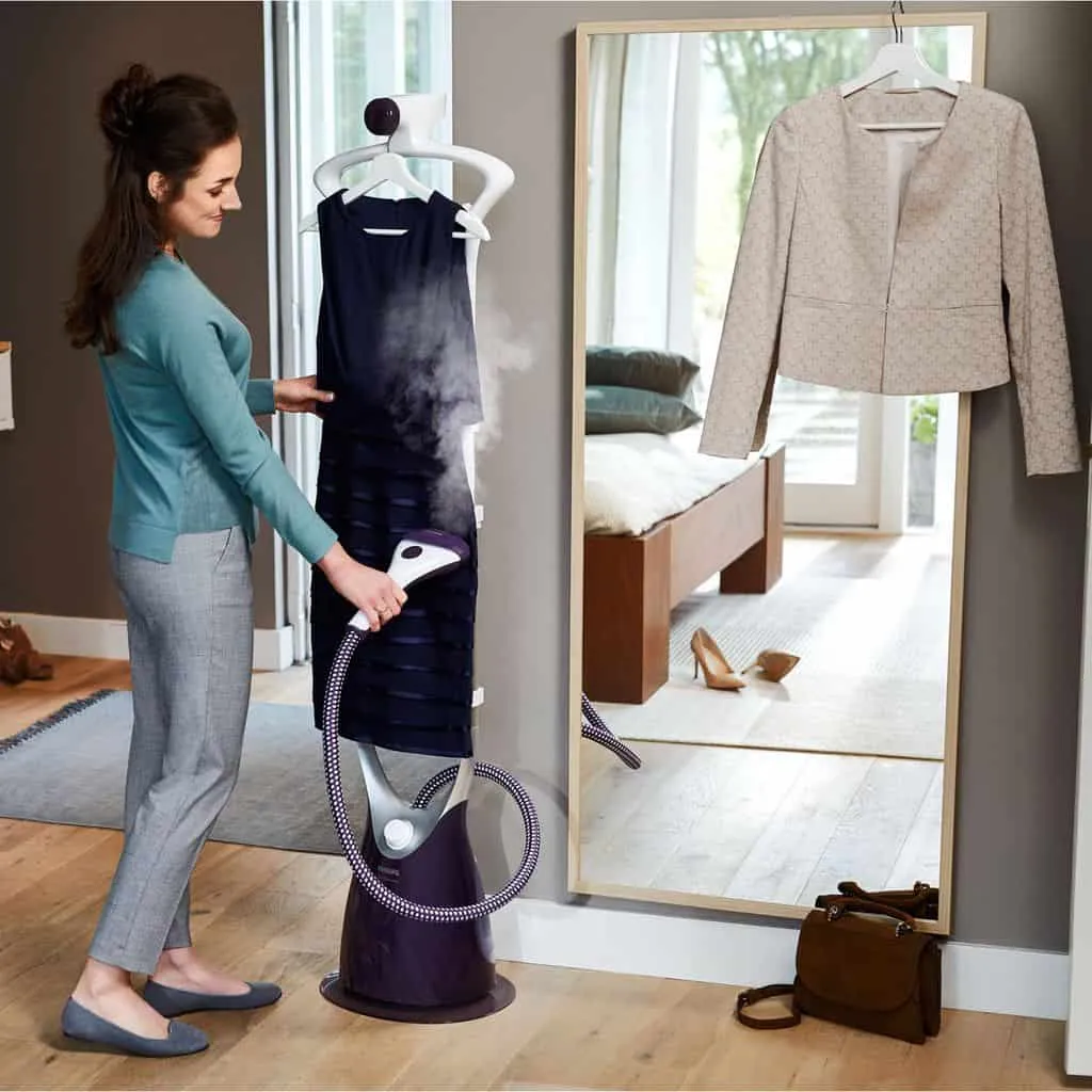 Free-standing garment steamer