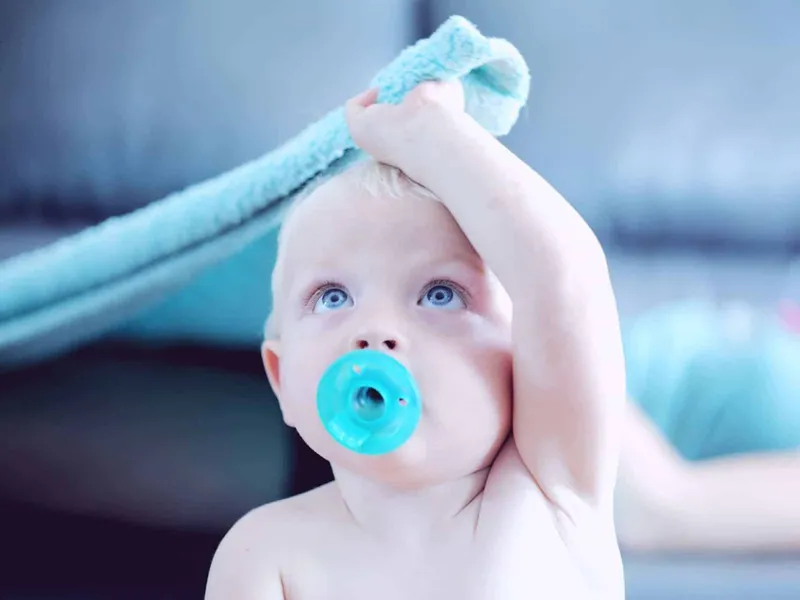 Baby sucking a dummy