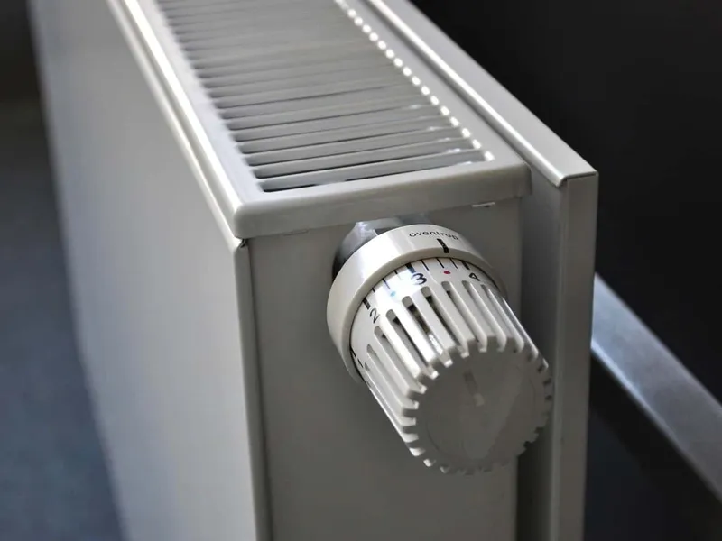 Radiator with thermostat