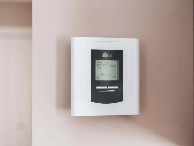 Wall-mounted thermostat